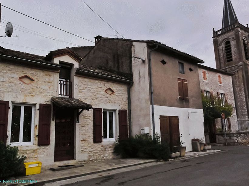 Obične igračke ulice tipičnog francuskog grada