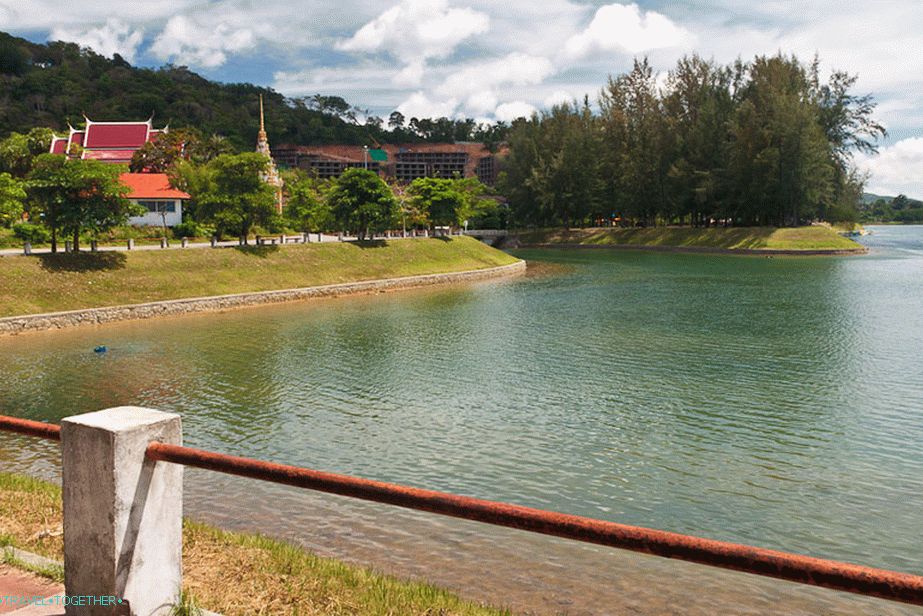 Prekrasno jezero u blizini plaže Nai Harn