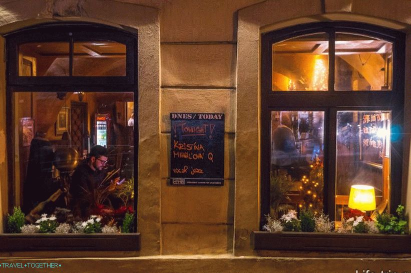 Božićna atmosfera osjeća se u gotovo svakom kafiću