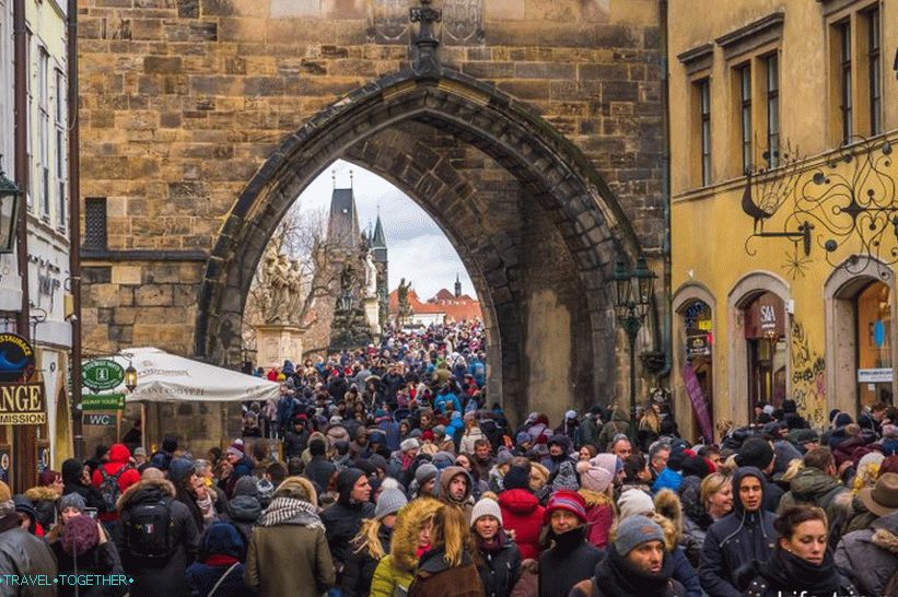 Karlov most - vrlo turistički, ponekad ne prenatrpan