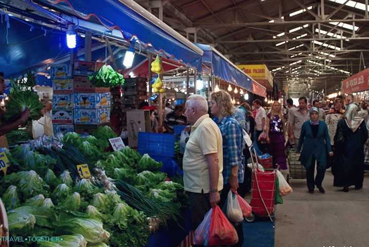 Bazar u Karasuu.