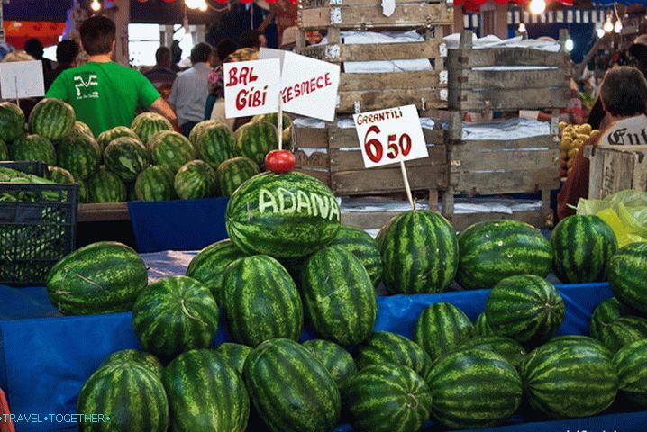 Bazar u Karasuu. Turska.