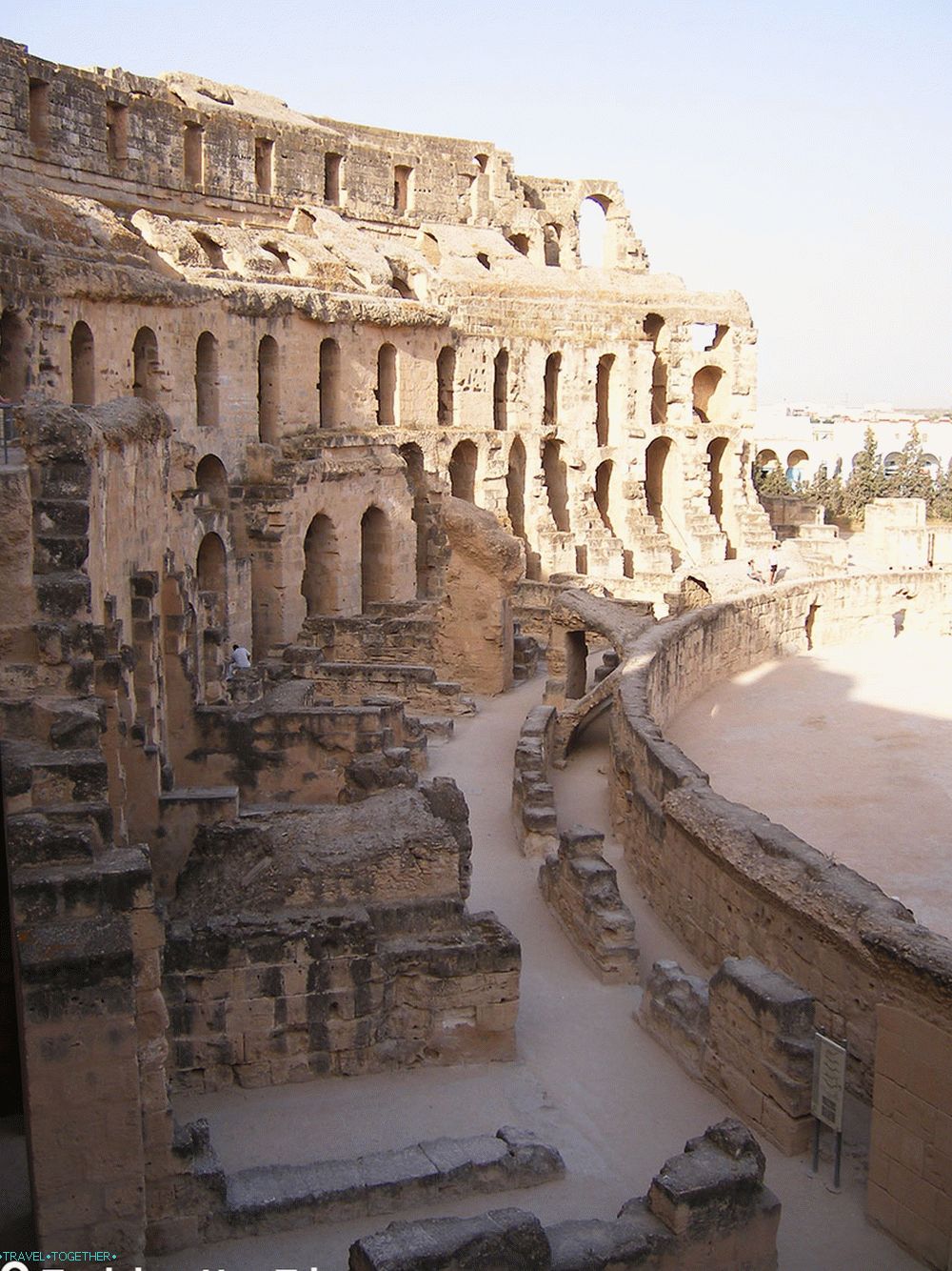 Tunis s djecom u rujnu