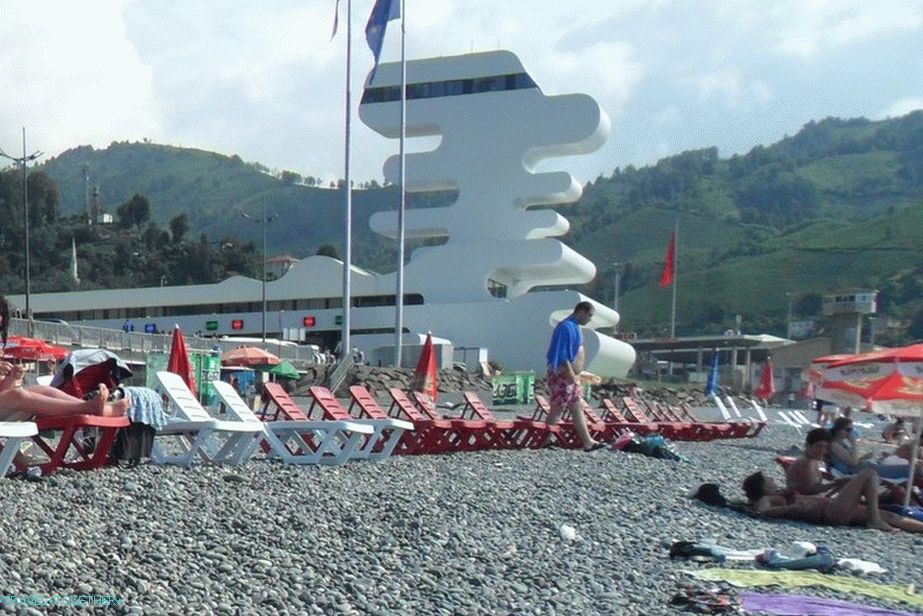 Plaža u Sarpiju graniči s turskom granicom