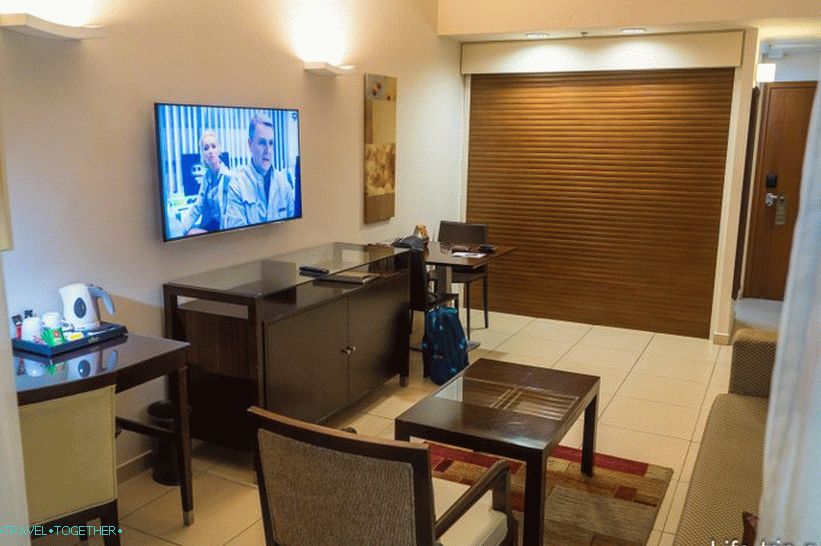 Minibar s hladnjakom je zapečaćen