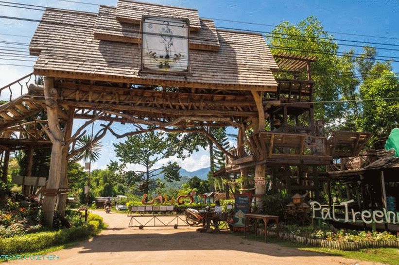 Glavna vrata u Pai Treehouse Resortu