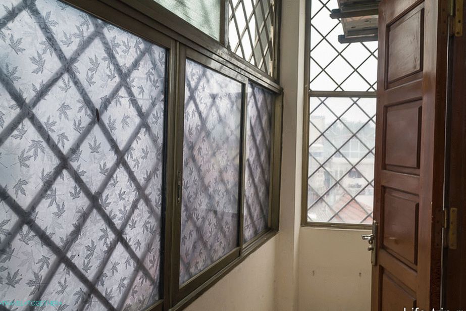 Postoji čak i balkon, ali pogledi iz njega su tako