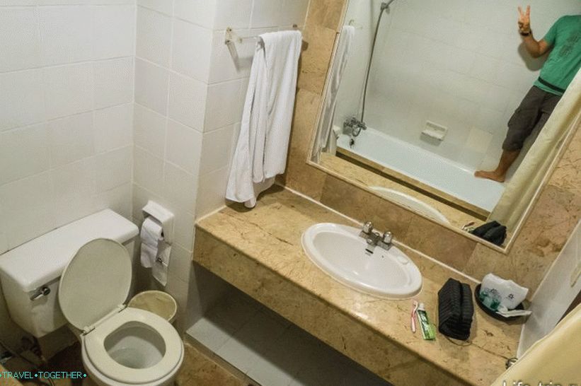 Odličan jeftini hotel u Pattayi na prvoj liniji - Mike Beach Resort
