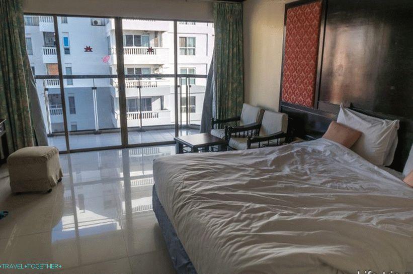Odličan jeftini hotel u Pattayi na prvoj liniji - Mike Beach Resort