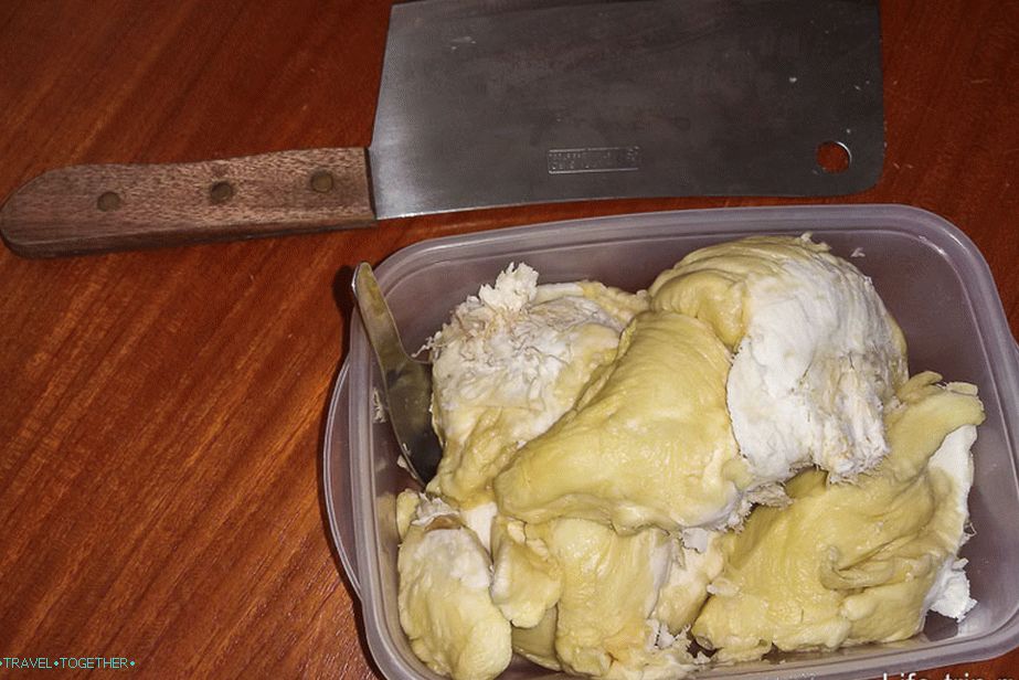 A u razmacima između putovanja, oni su jeli svoj omiljeni durian