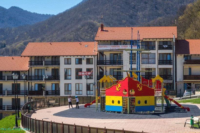 Park voćnjak u Krasnoj poljani - valjci i skateboard
