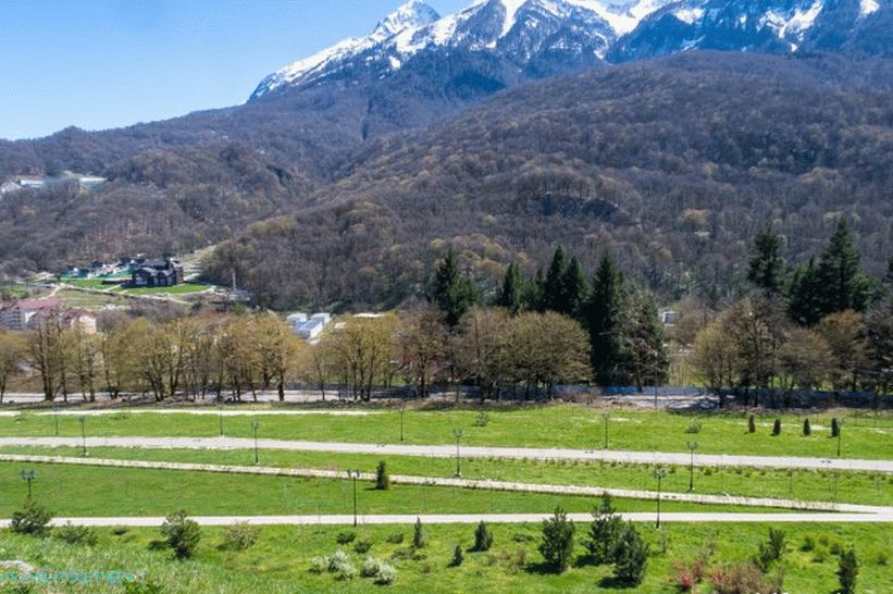 Pogled na ulicu branitelja Kavkaza i rijeke