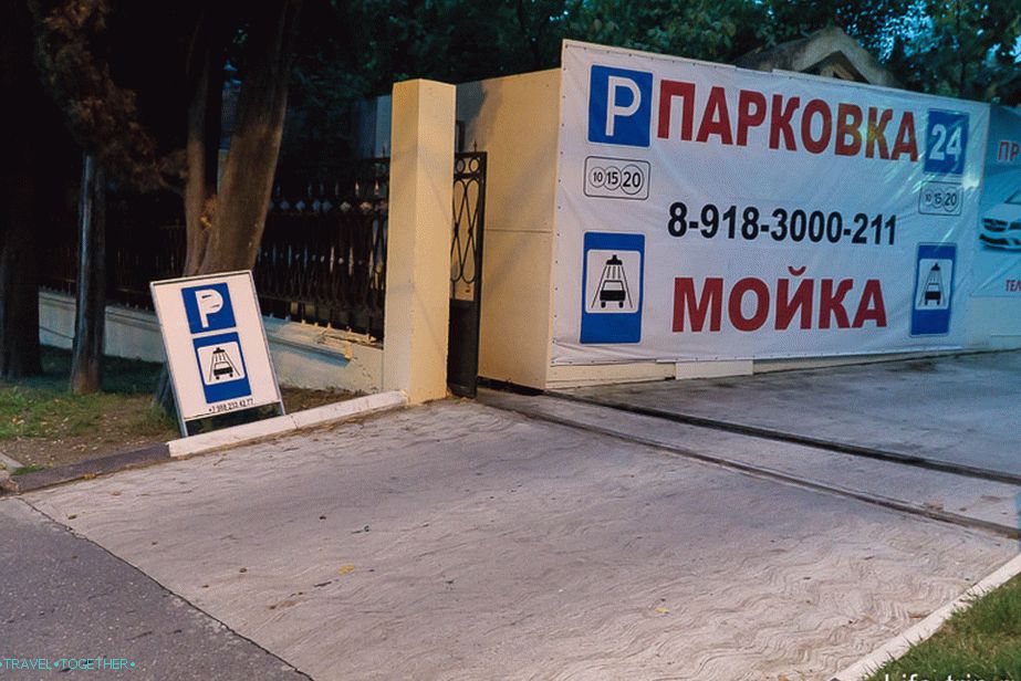 Ulaz na parkiralište u blizini parka Riviera