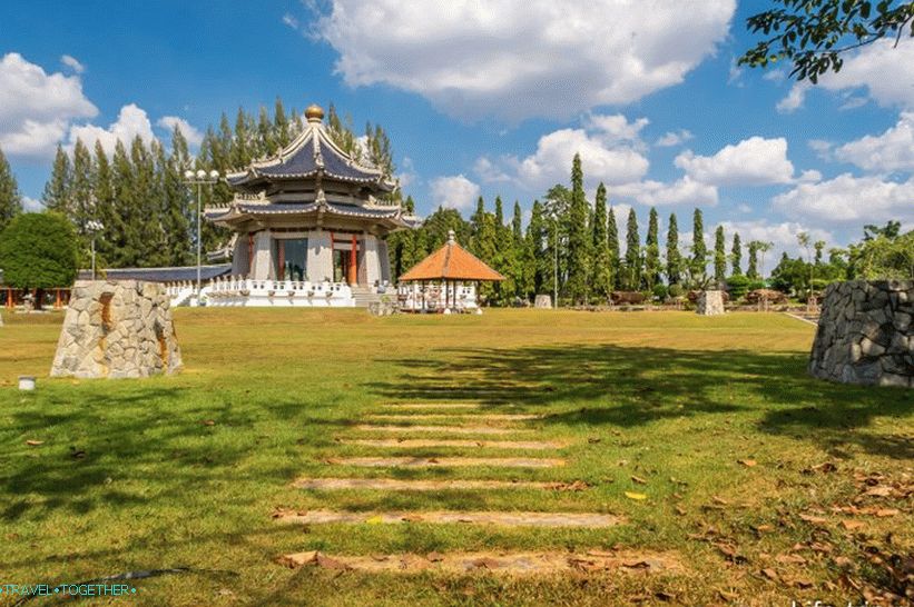 Park tri kraljevstva u Pattayi - skup i skriven