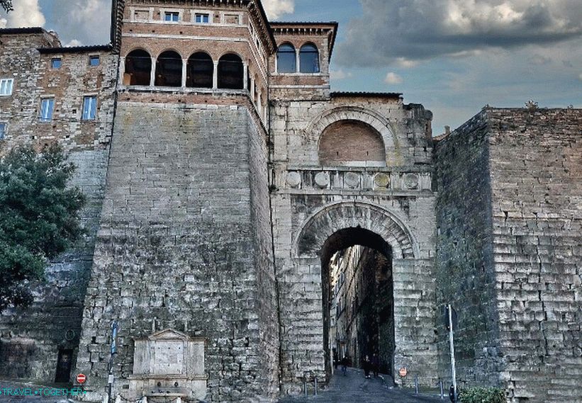 Arch d'Agusto
