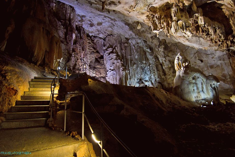 Emine Bair Khosar Cave