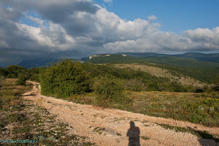 Pogled s grebena Kordon-Bair. Krim.