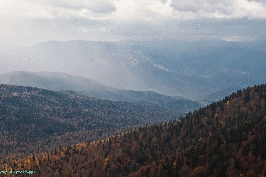 Pogled s planine Lagonaki na susjedstvo
