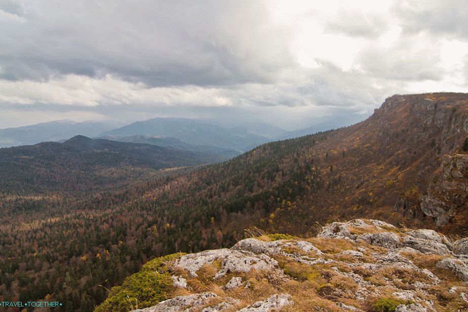 Pogled s planine Lagonaki na susjedstvo