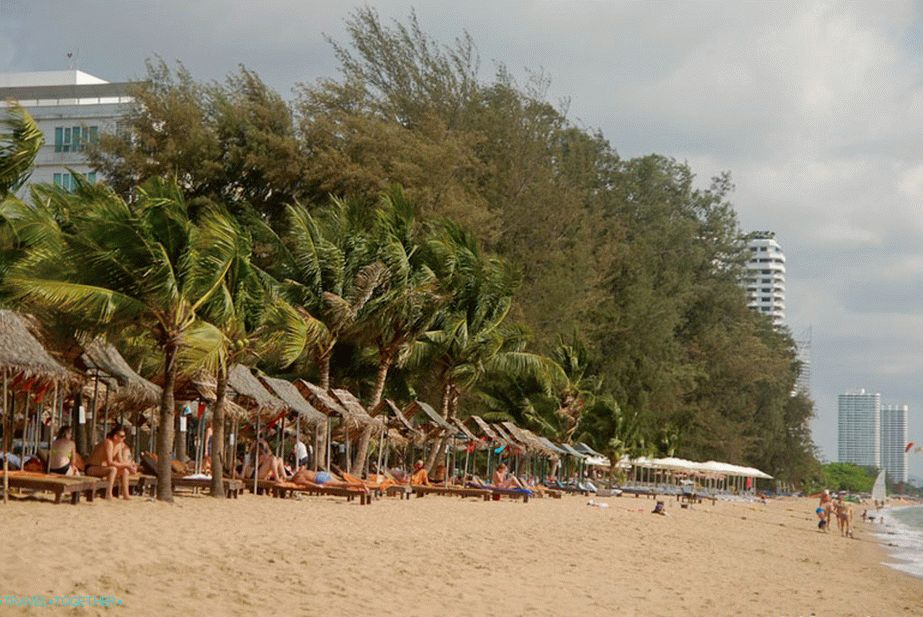 Pogled na plažu, prema veleposlaniku