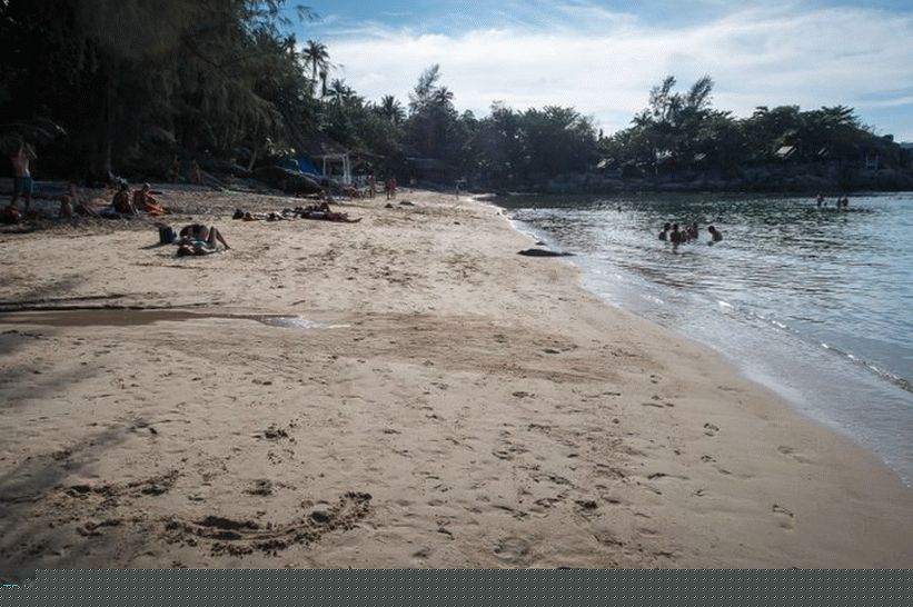 Pogled s lijeve strane na centar plaže