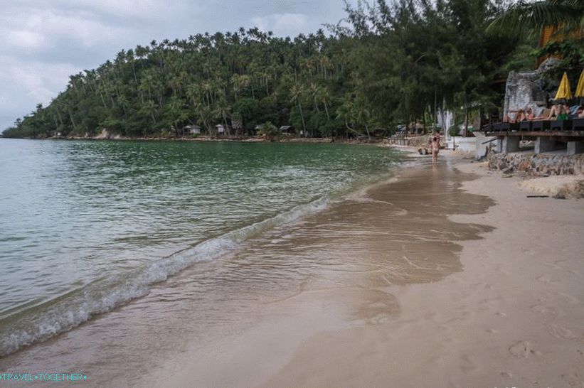 Desna polovica plaže je Salat