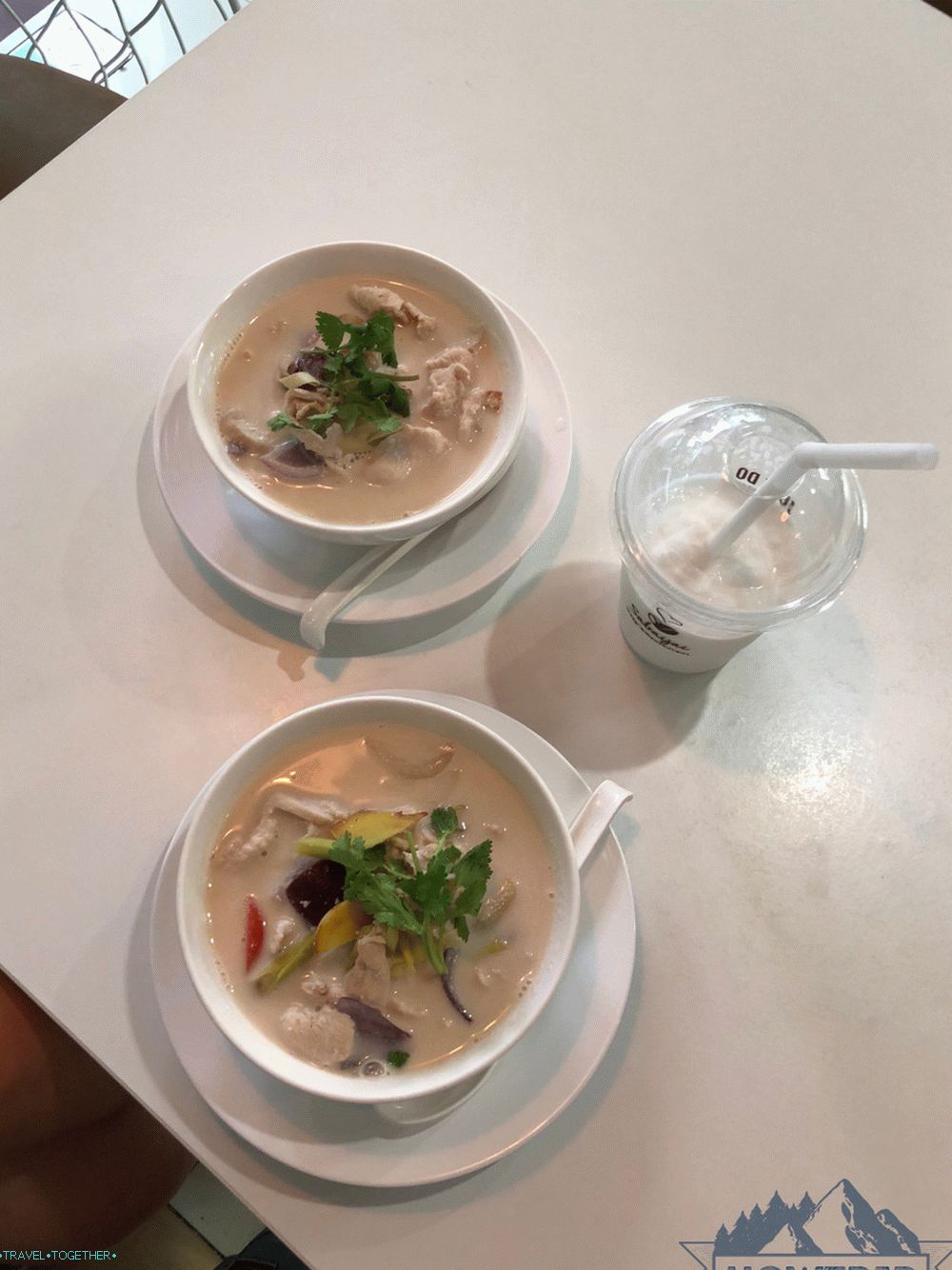 Tom-kha u Sabai Jai-Karonu