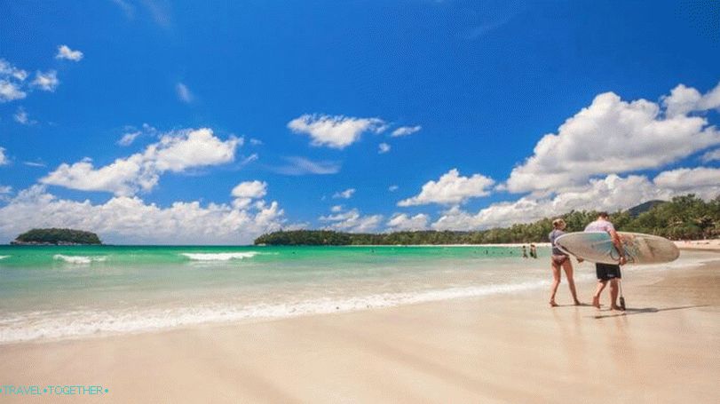Surfanje na plaži Kata