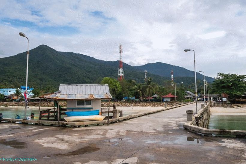 Gat na plaži Chaloklum, on je središte cijele plaže