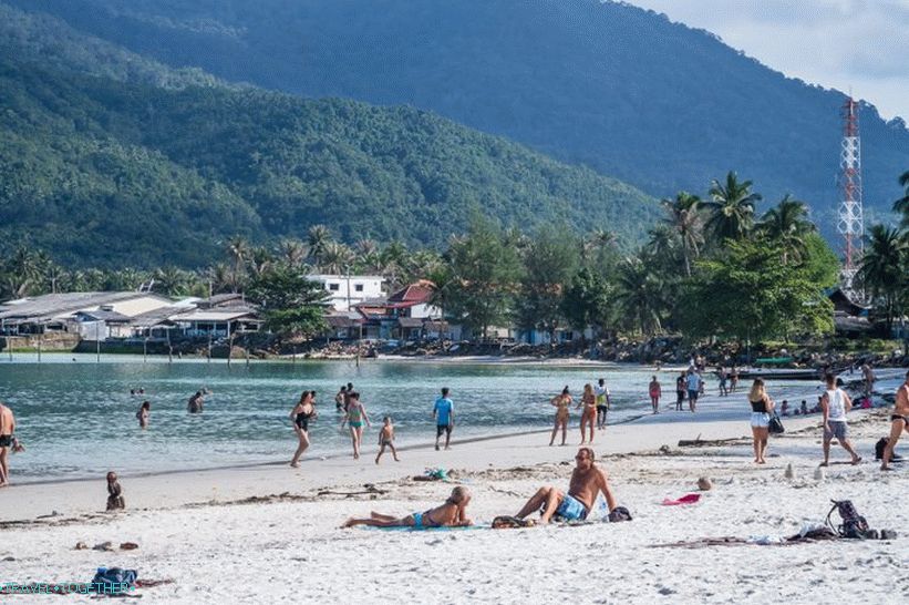 Plaža Chaloklum se približava