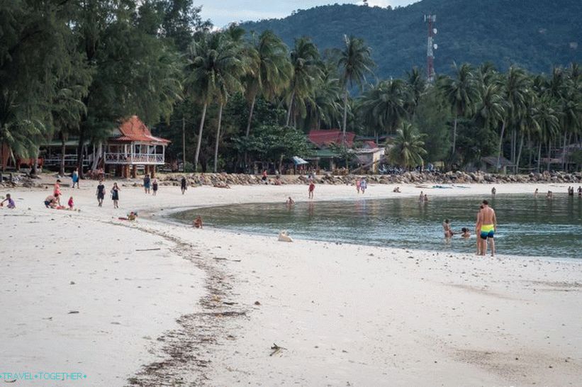 A on - u uvećanju, nije pucao iz samog središta, već je otišao malo dalje da uhvati cijelu plažu