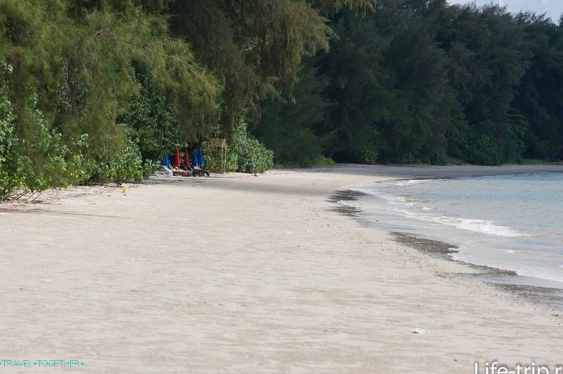 Pan Beach u Krabiu je duga i apsolutno divlja