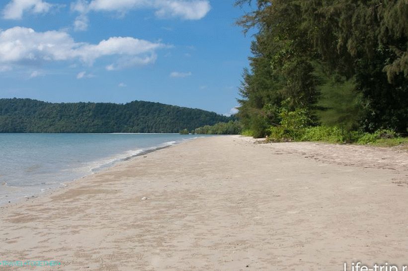 Pan Beach u Krabiu je duga i apsolutno divlja
