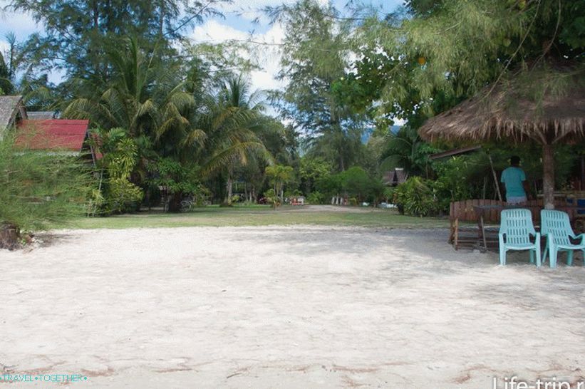 Pan Beach u Krabiu je duga i apsolutno divlja