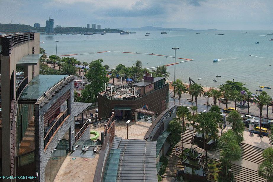 Pogled na plažu Pattaya iz Centralnog shopping centra