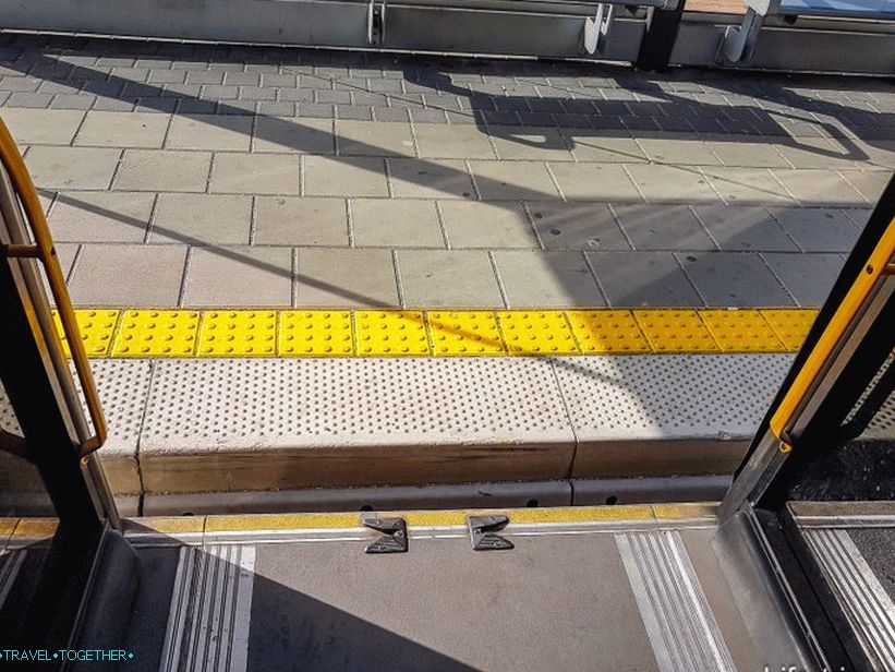 Ulaz / izlaz iz metronite je vrlo zgodan, na istoj razini