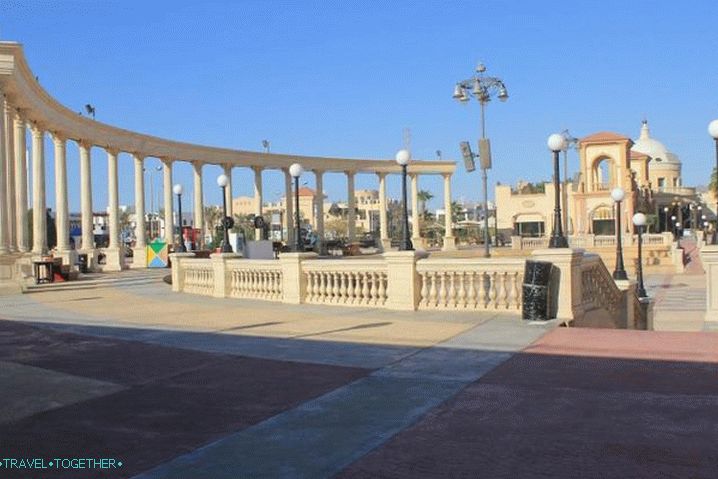 Sharm el-Sheikh, polukružna kolonada na Il-Mercato ulici
