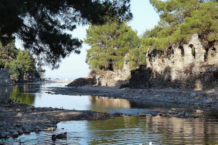 Što vidjeti u Kemeru u listopadu, ruševine Olymposa