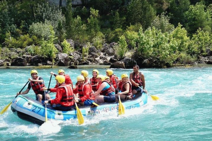 Vrijeme u Alanji u srpnju - Rafting na rijeci