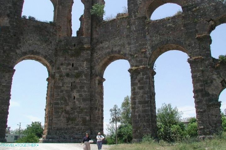 Side, Side Aqueduct