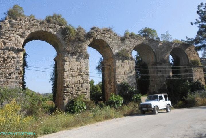 Side, Side Aqueduct