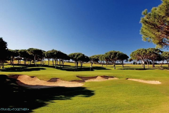 Vrijeme u Phan Thiet u travnju, golf klub