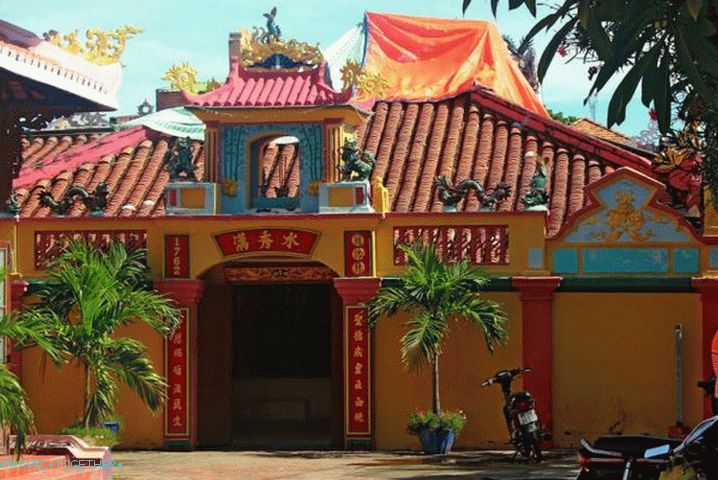 Hram kitova. Phan Thiet. Djeca