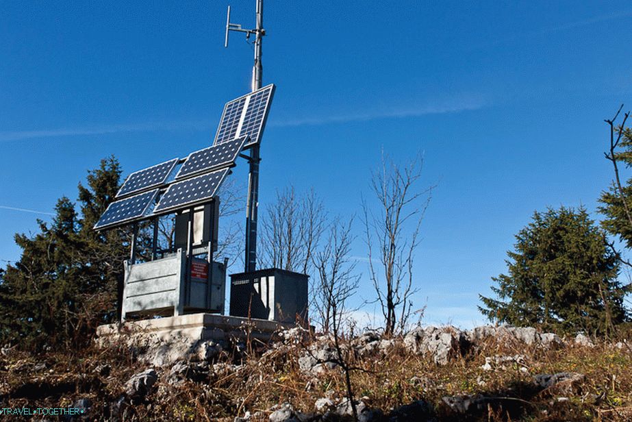 Na vrhu antene i solarnih panela