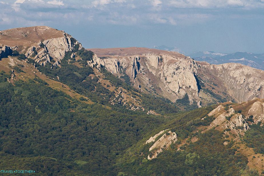 Karabi Yayla je već vidljiv naprijed.