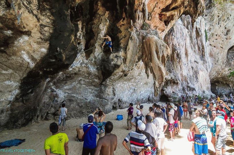 Na plaži Pranang svi su vrlo zainteresirani za nekoliko penjača