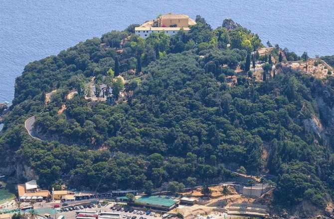 Poros. Znamenitosti i plaže mirnog otoka