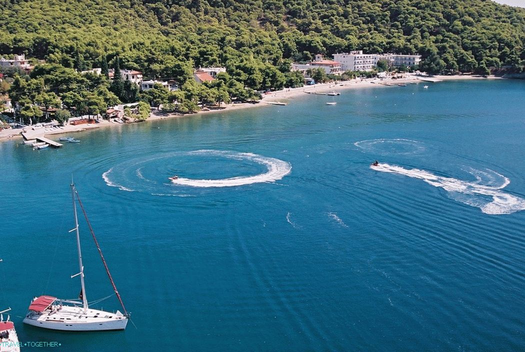 Poros. Znamenitosti i plaže mirnog otoka