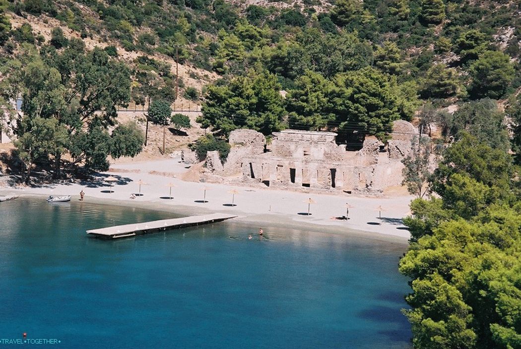 Poros. Znamenitosti i plaže mirnog otoka