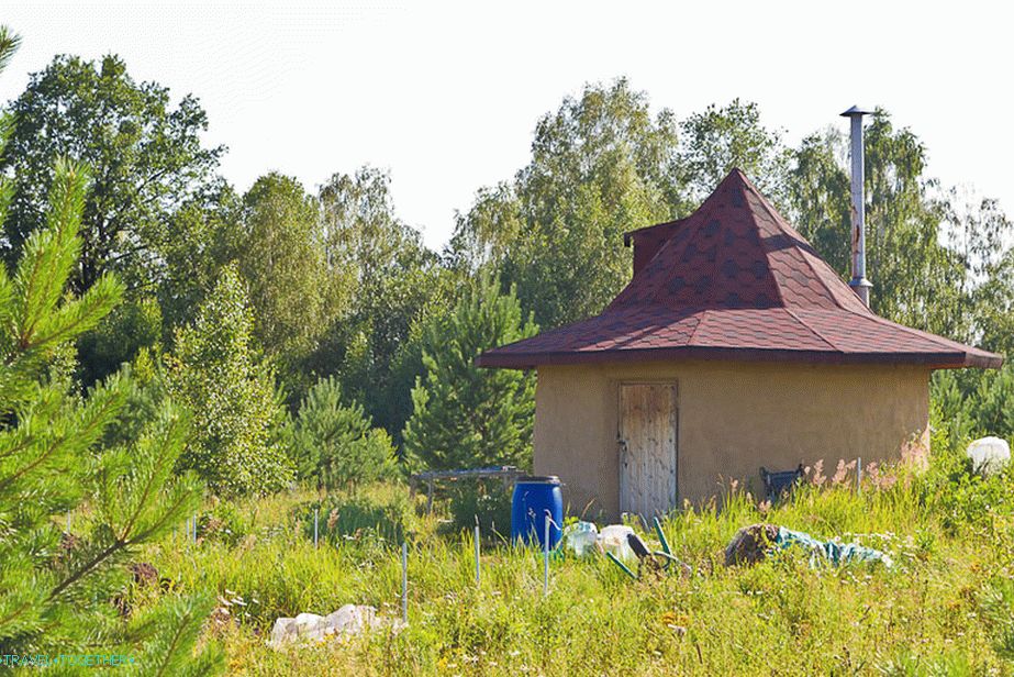Okrugla kuća od adobe